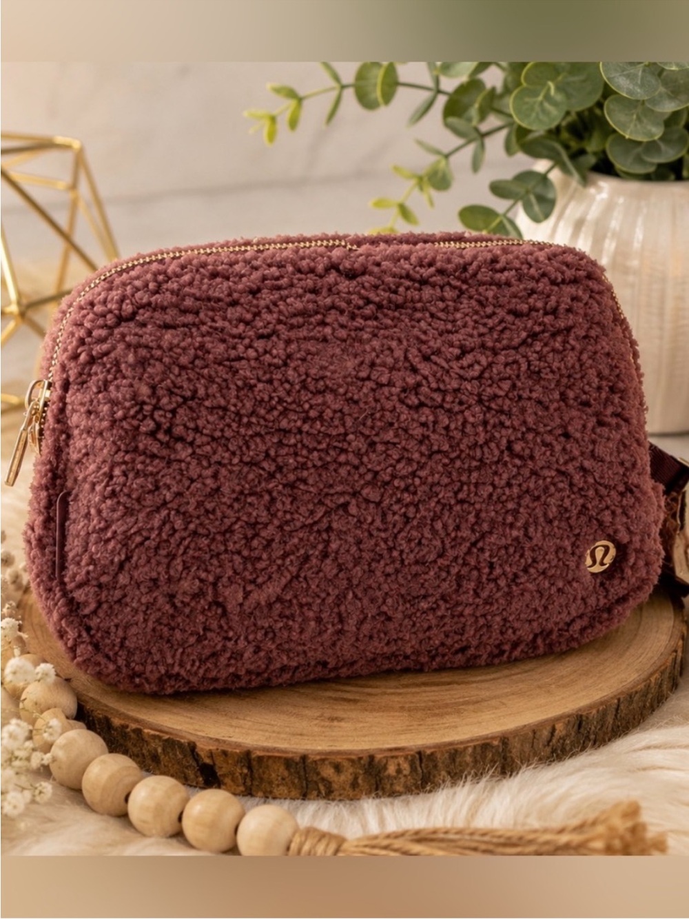 lululemon athletica Sherpa Cosmetic Crossbody Bag in Plum - Picture 1 of 2